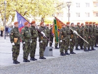 Předání propůjčeného bojového praporu 157. záchrannému praporu Hlučín